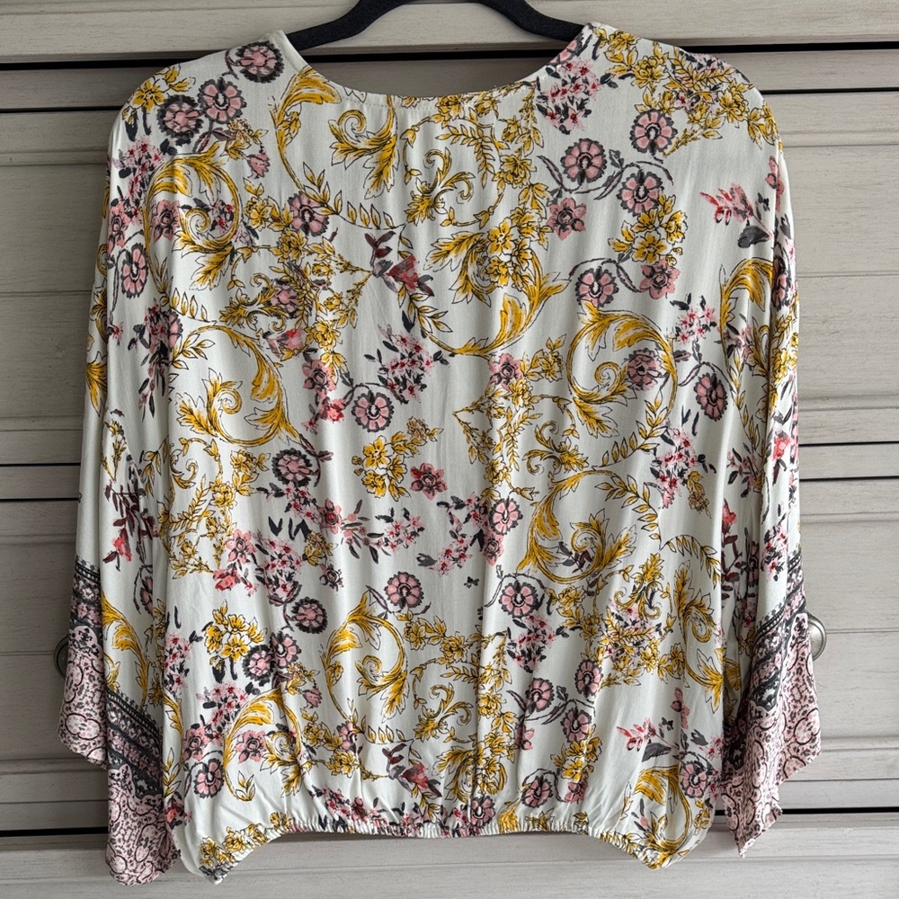 Mystree Floral V-Neck Blouse in Cream and Pink SZ Medium - Picture 4 of 6